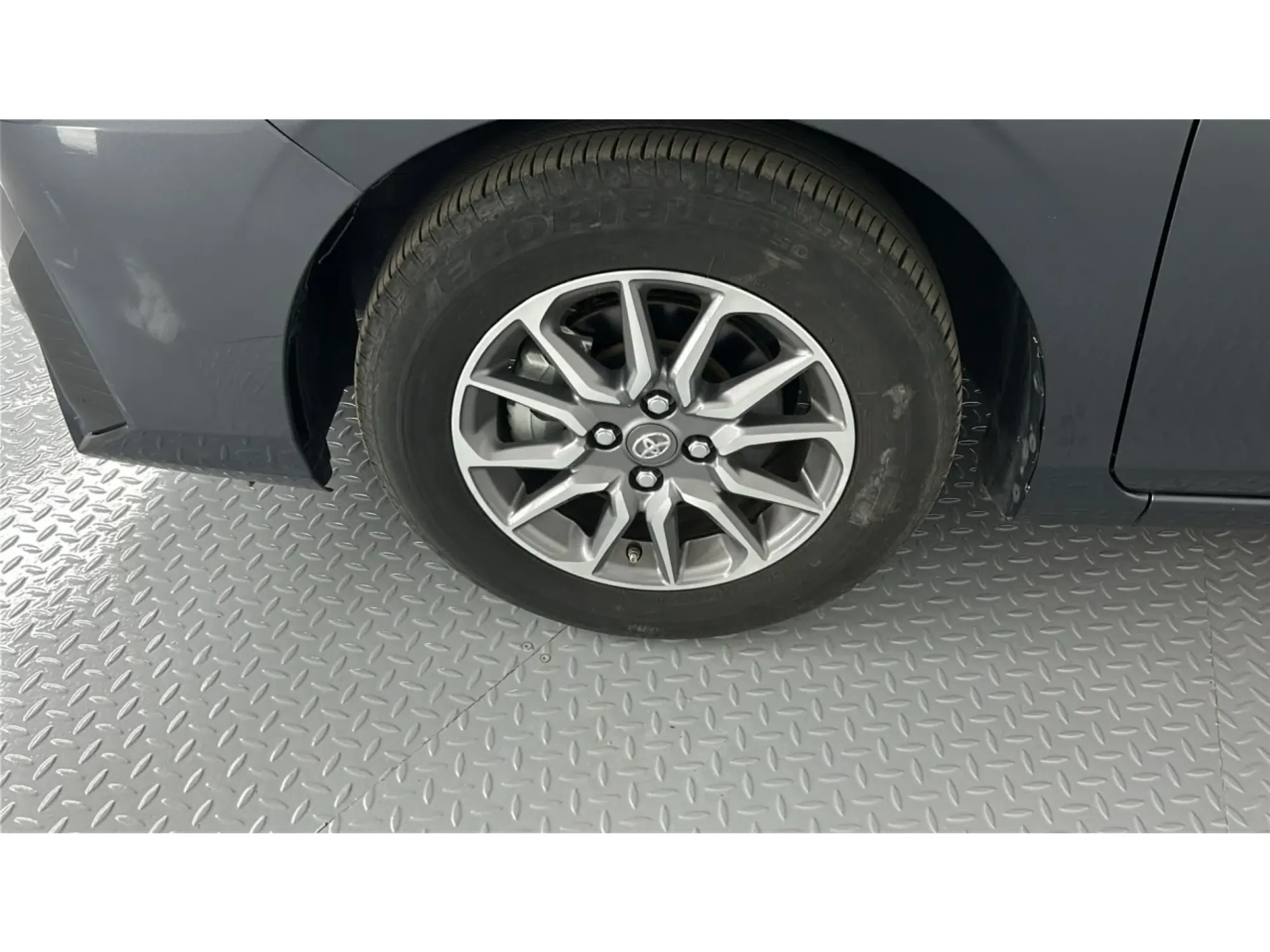 Toyota Yaris Y 2024