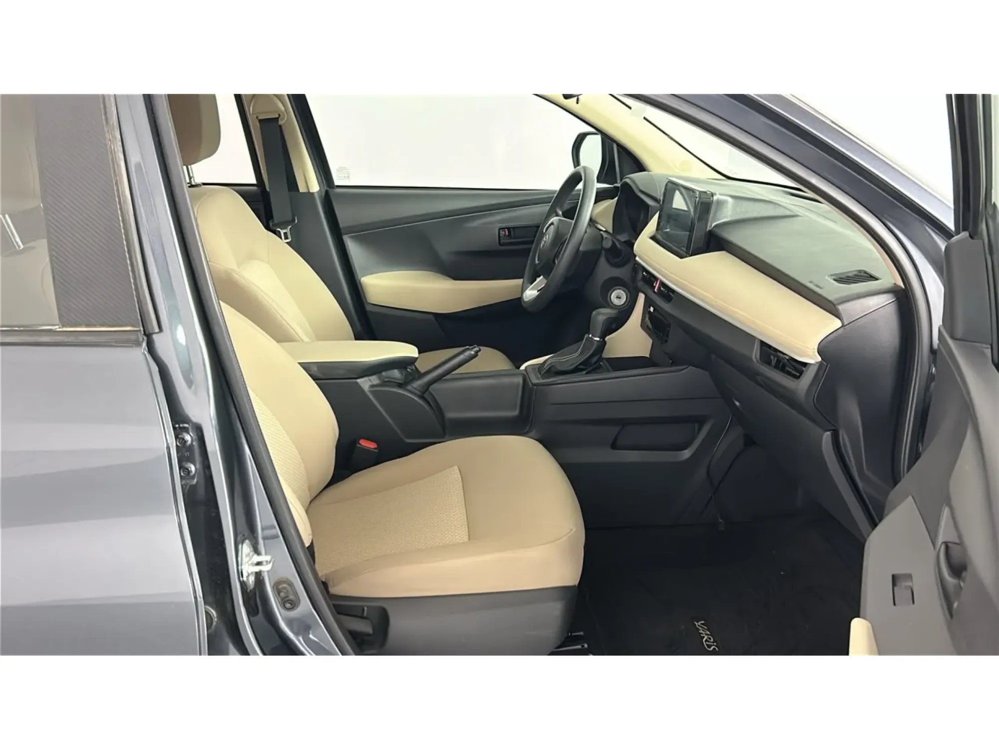 Toyota Yaris Y 2024