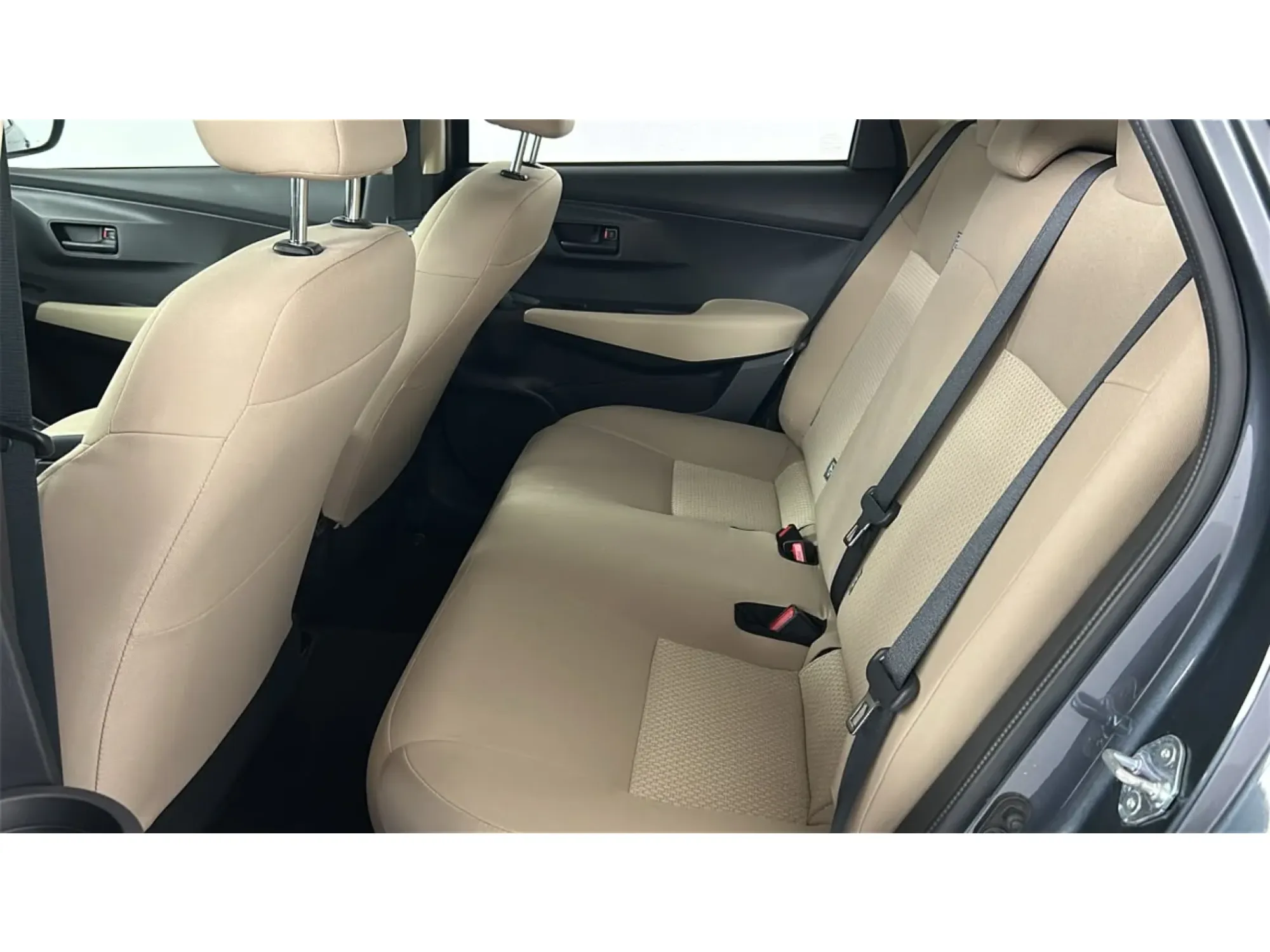 Toyota Yaris Y 2024