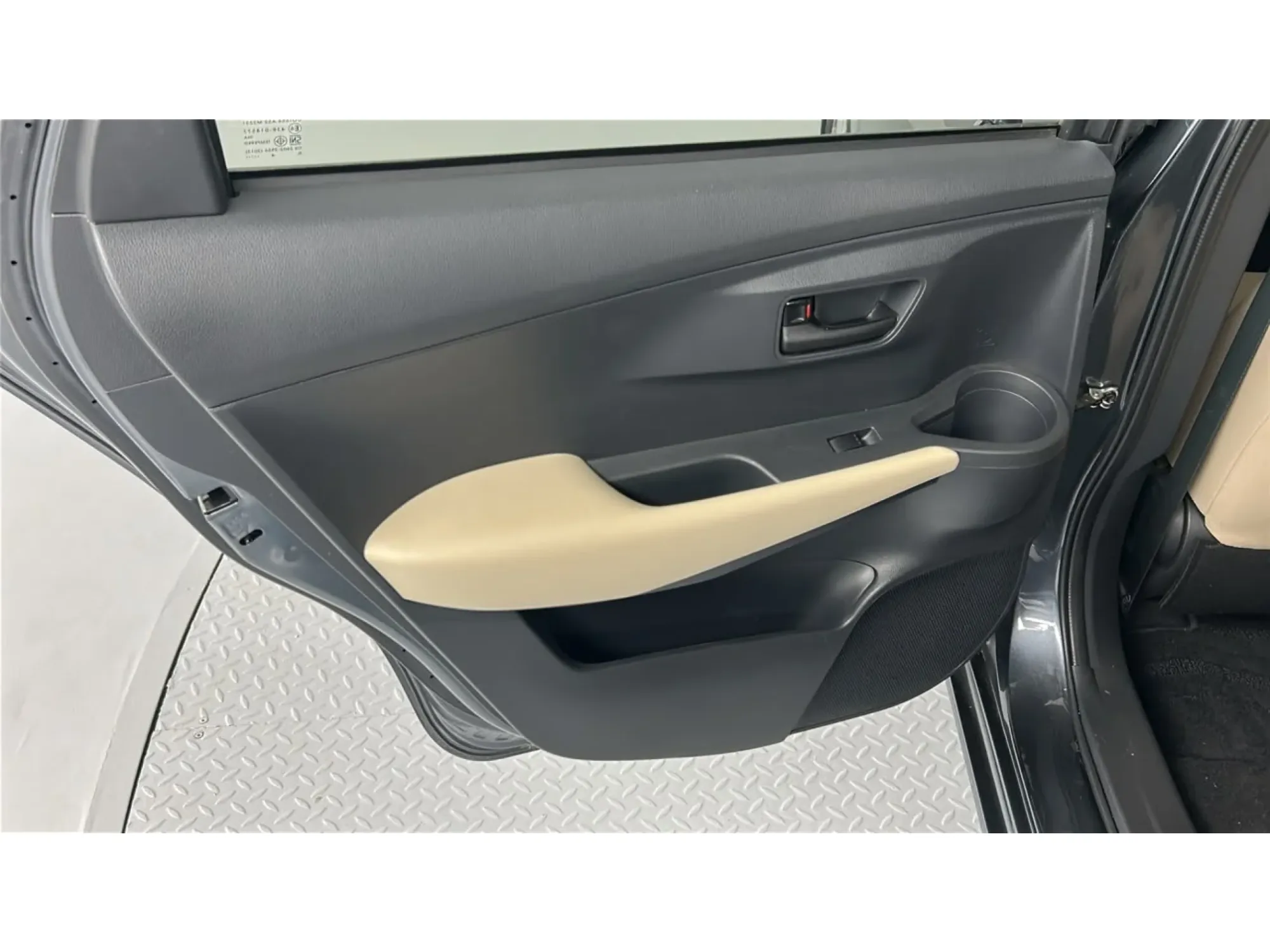 Toyota Yaris Y 2024