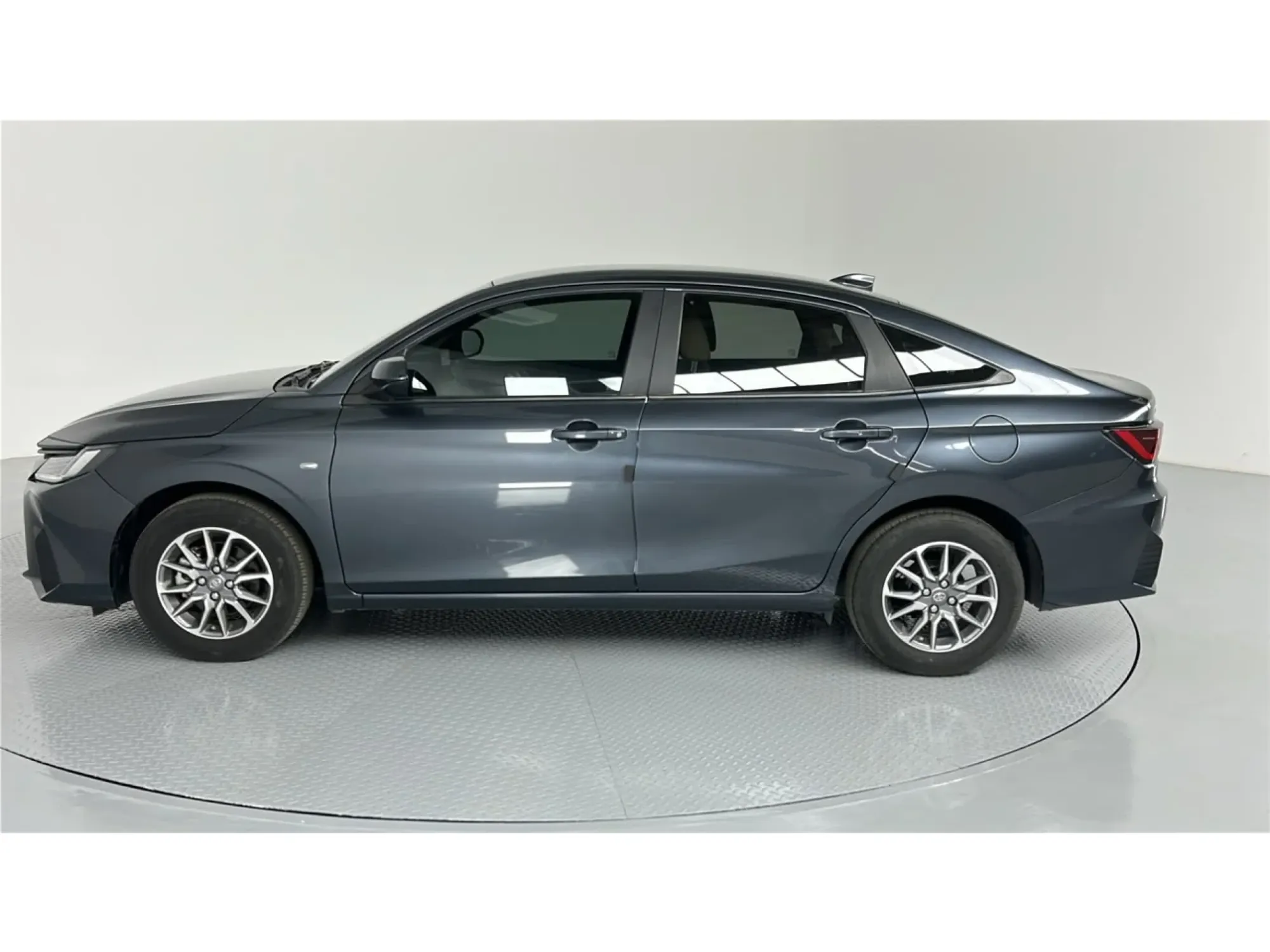 Toyota Yaris Y 2024