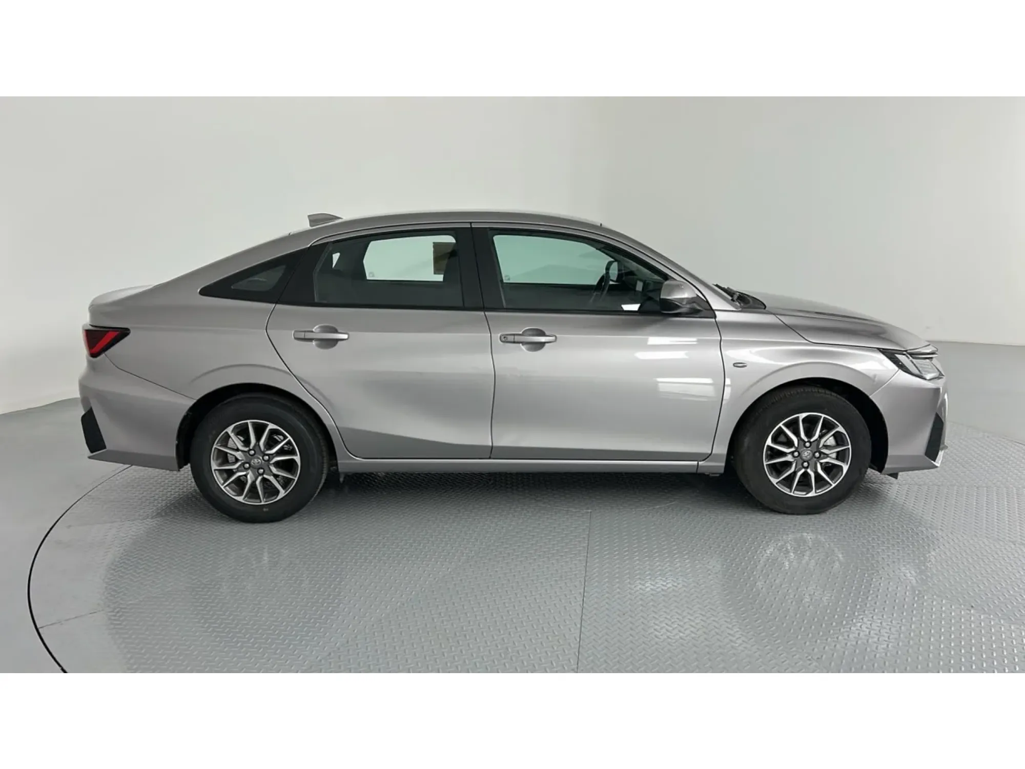 Toyota Yaris Y 2024