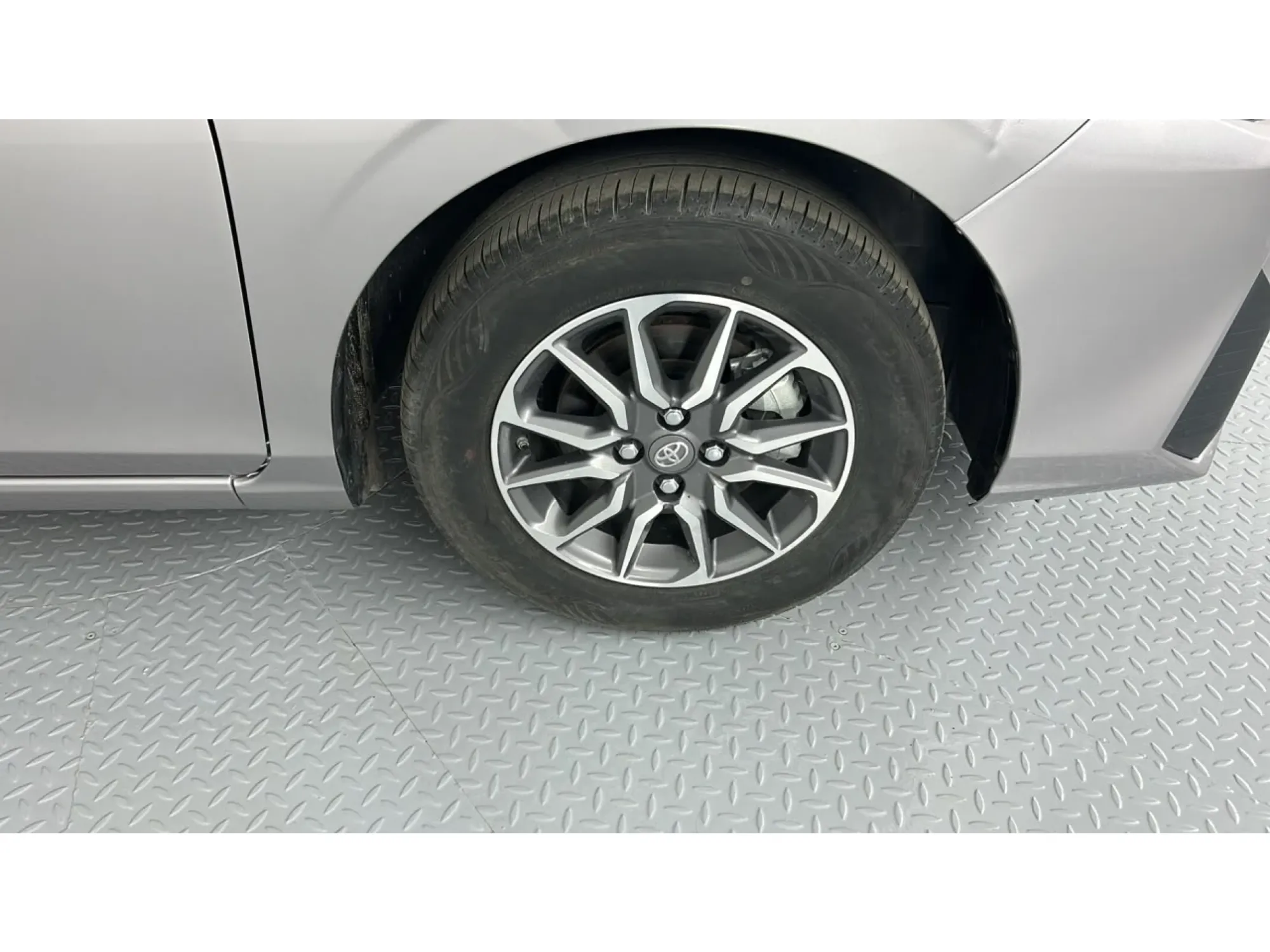 Toyota Yaris Y 2024