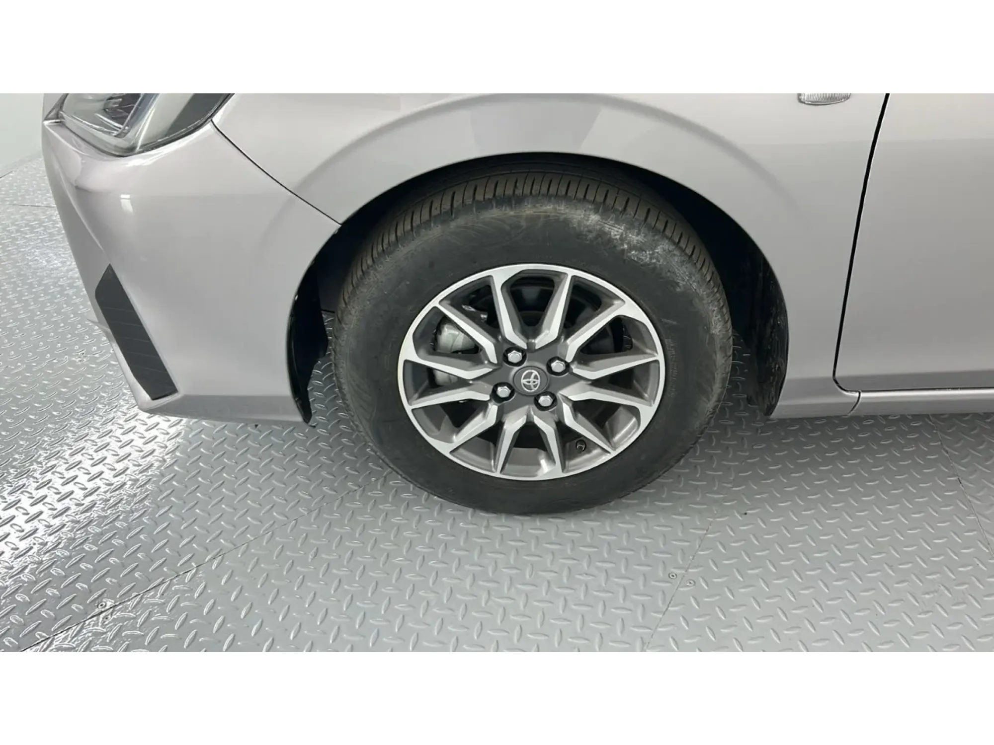Toyota Yaris Y 2024