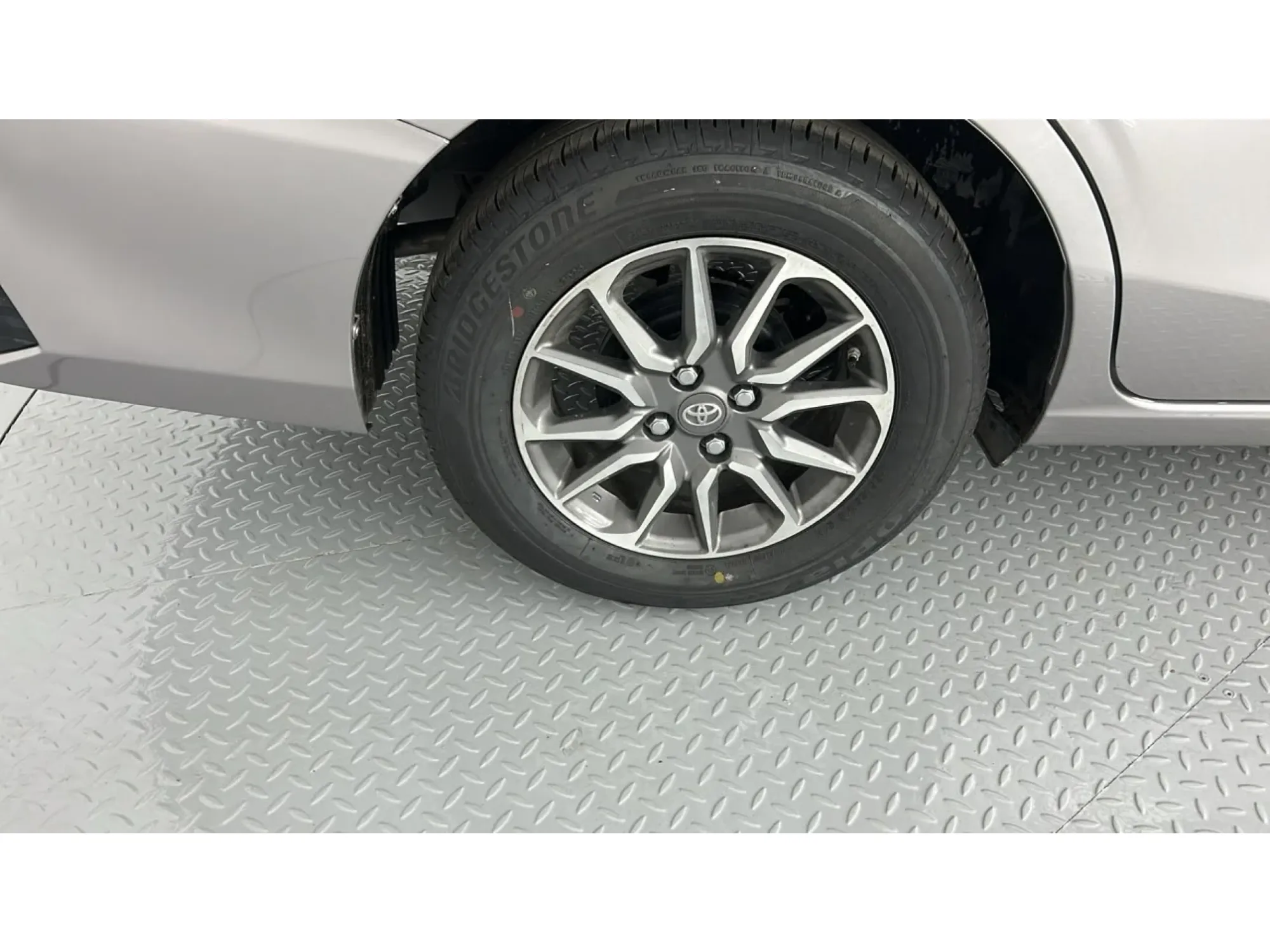 Toyota Yaris Y 2024