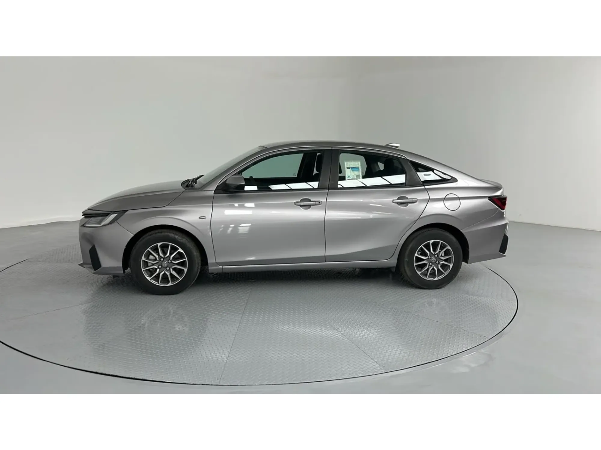Toyota Yaris Y 2024