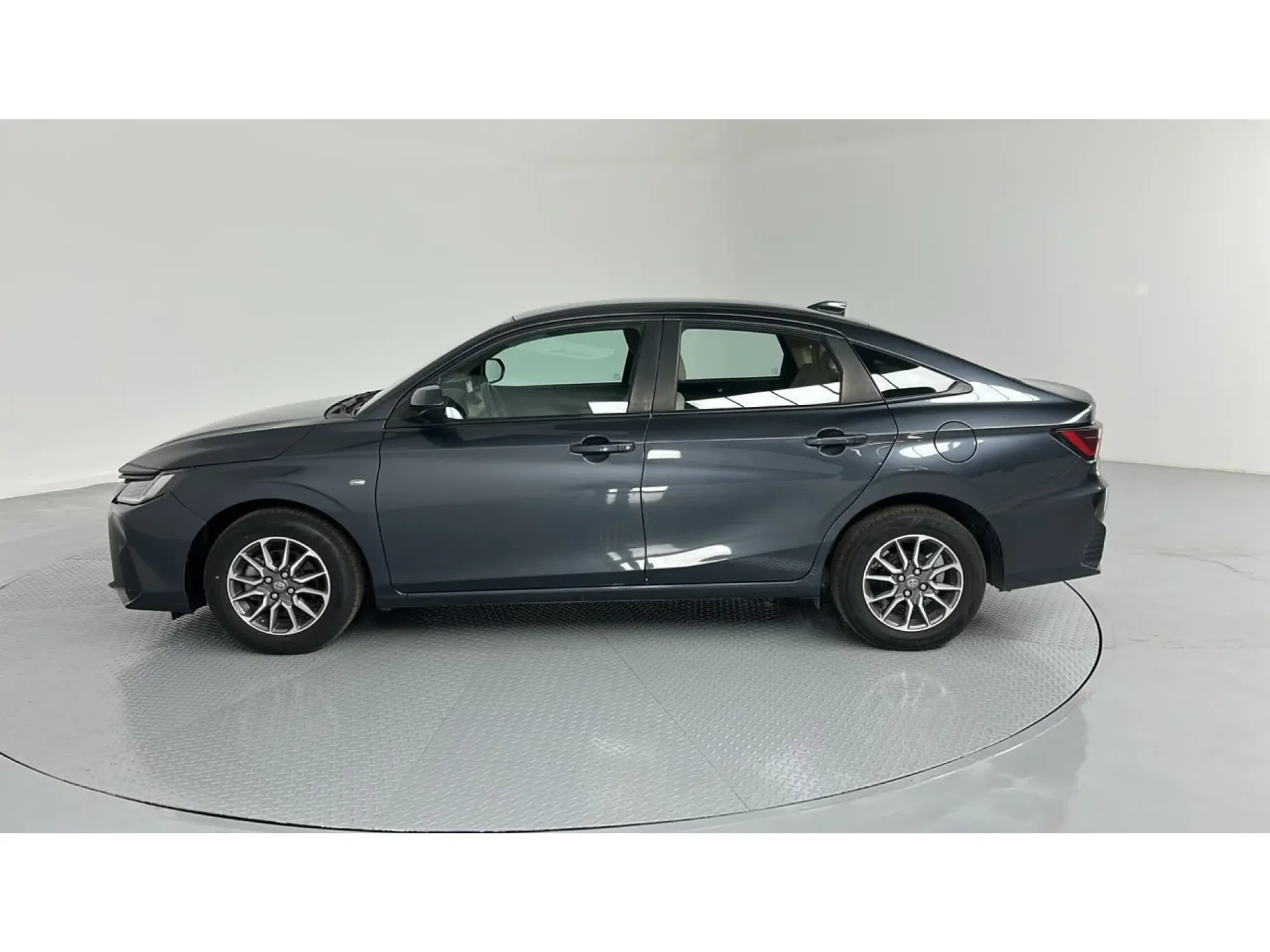 Toyota Yaris Y 2023