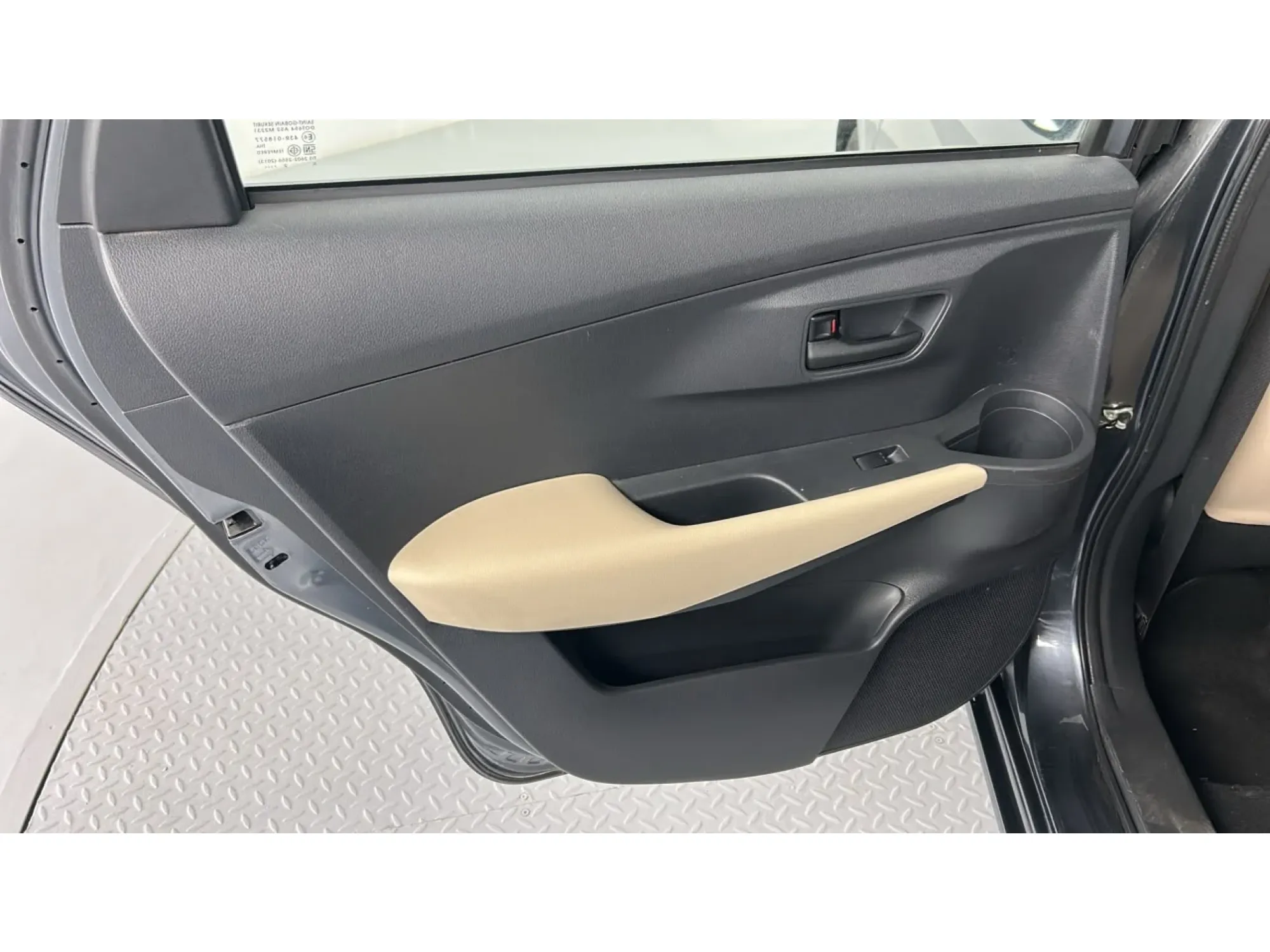 Toyota Yaris Y 2023