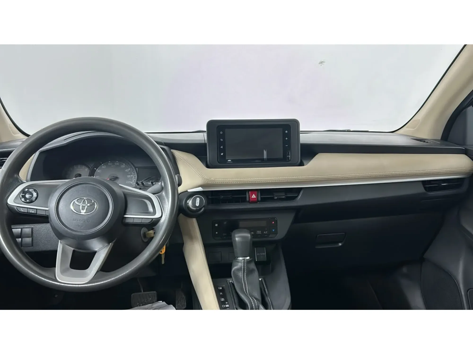 Toyota Yaris Y 2023