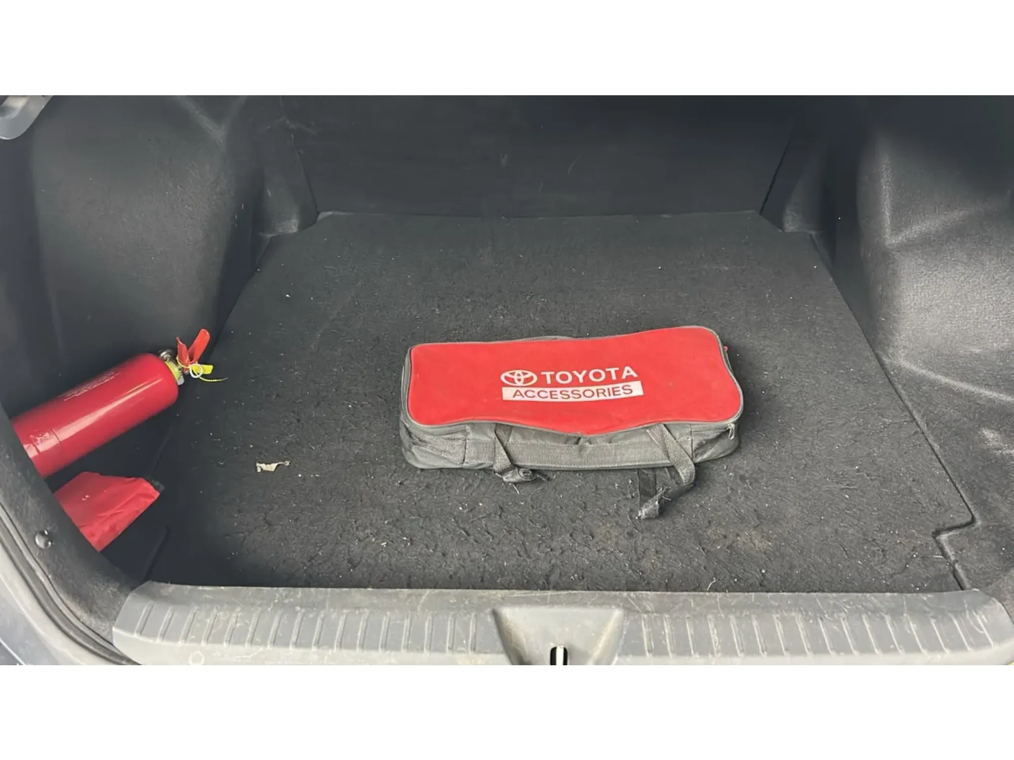 Toyota Yaris Y 2023