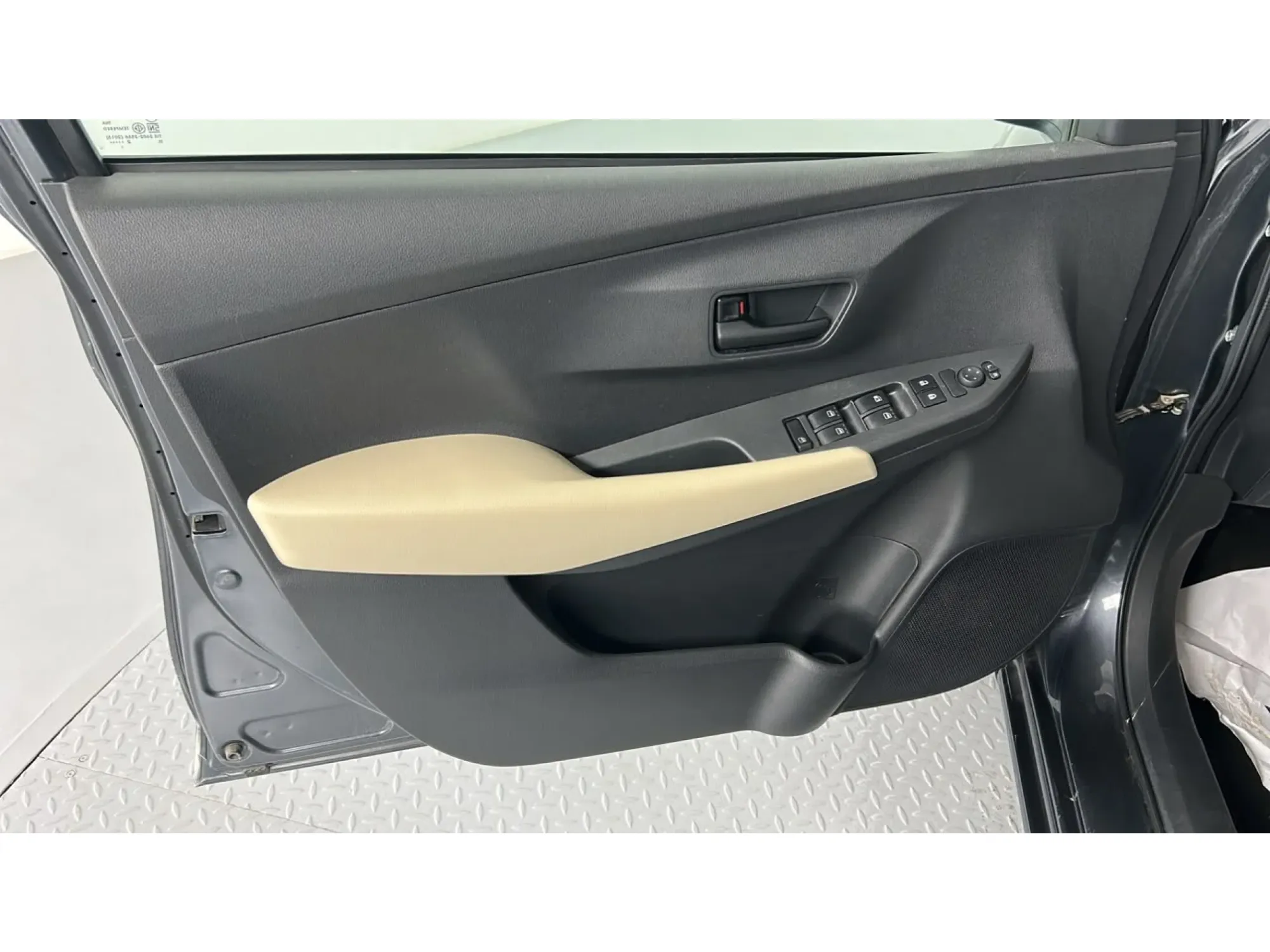Toyota Yaris Y 2023