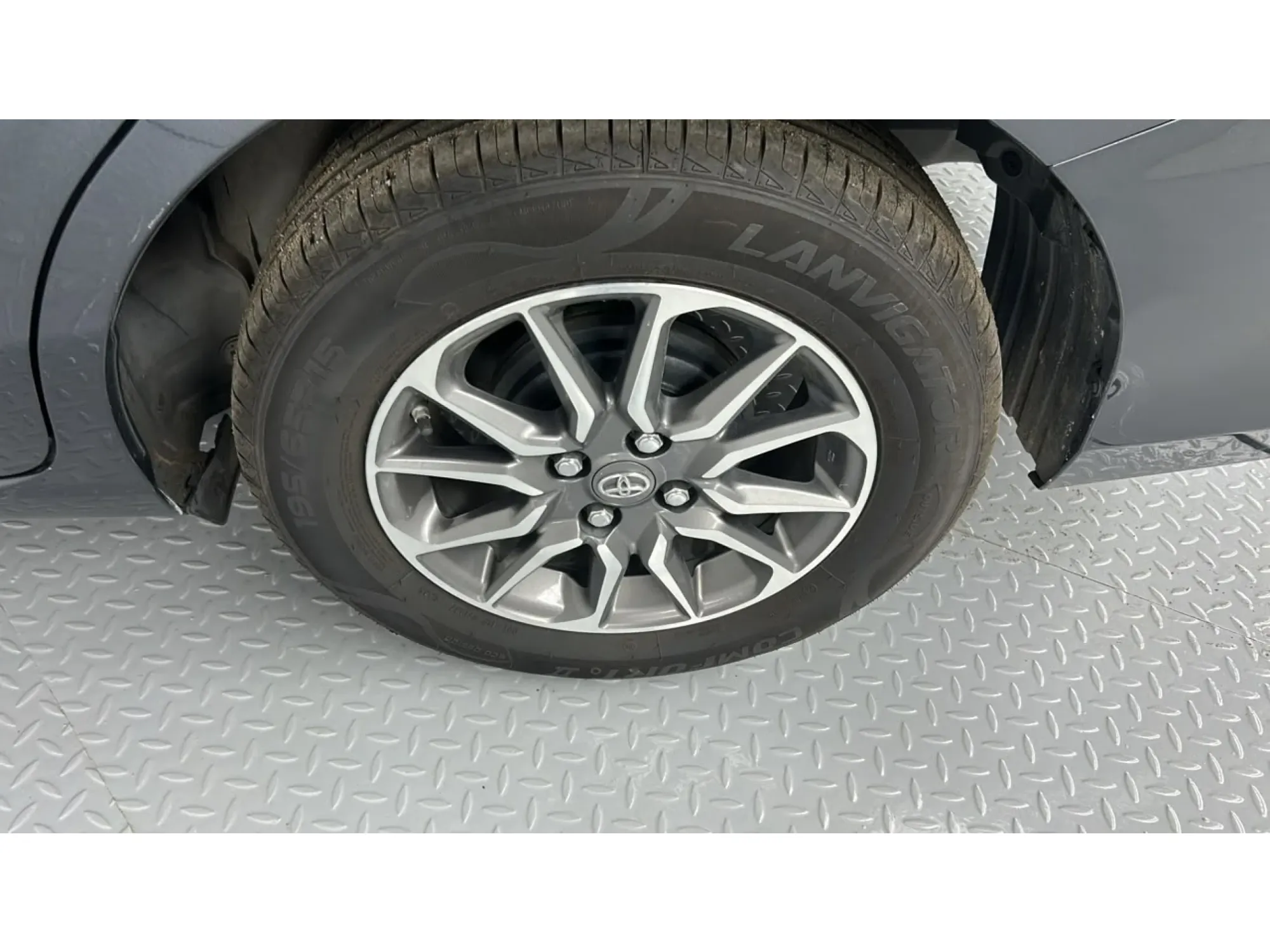 Toyota Yaris Y 2023