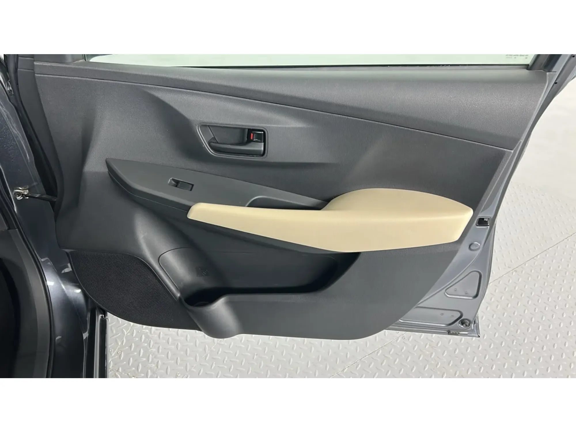 Toyota Yaris Y 2023