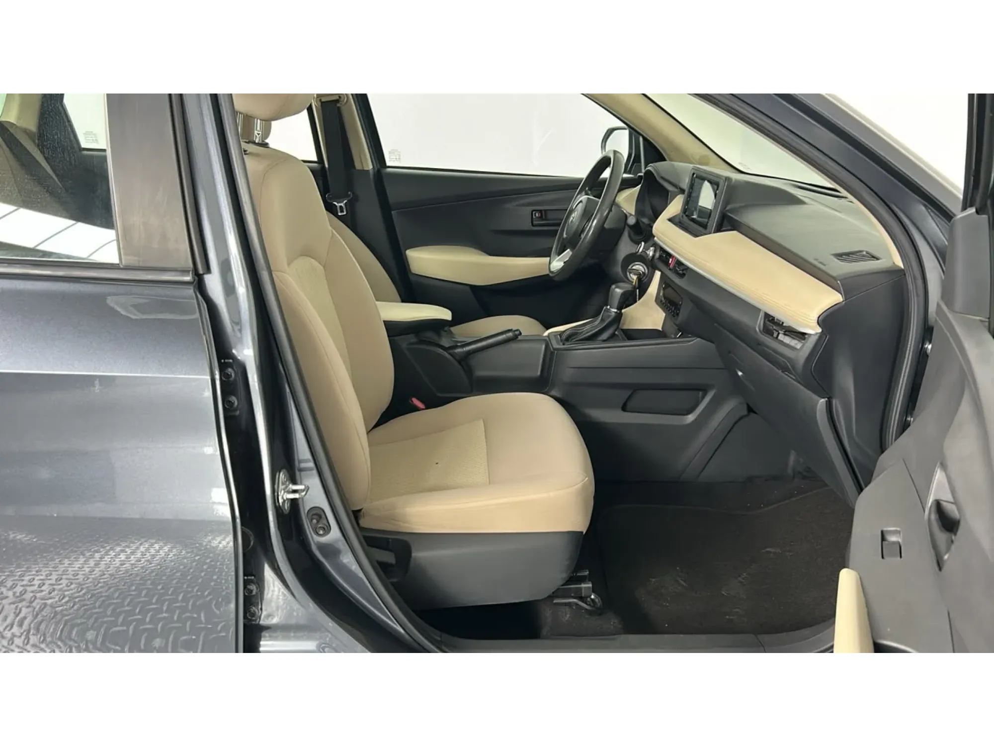 Toyota Yaris Y 2023