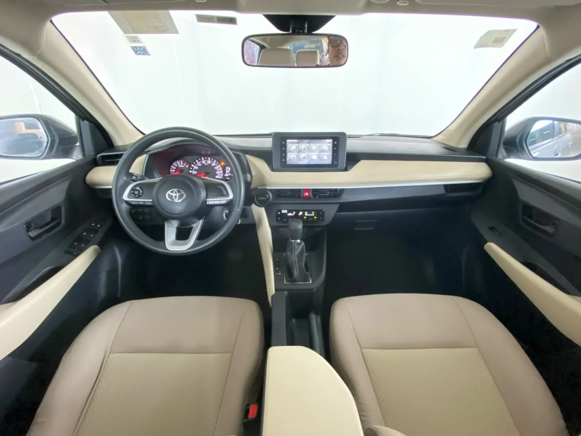 Toyota Yaris Y 2023