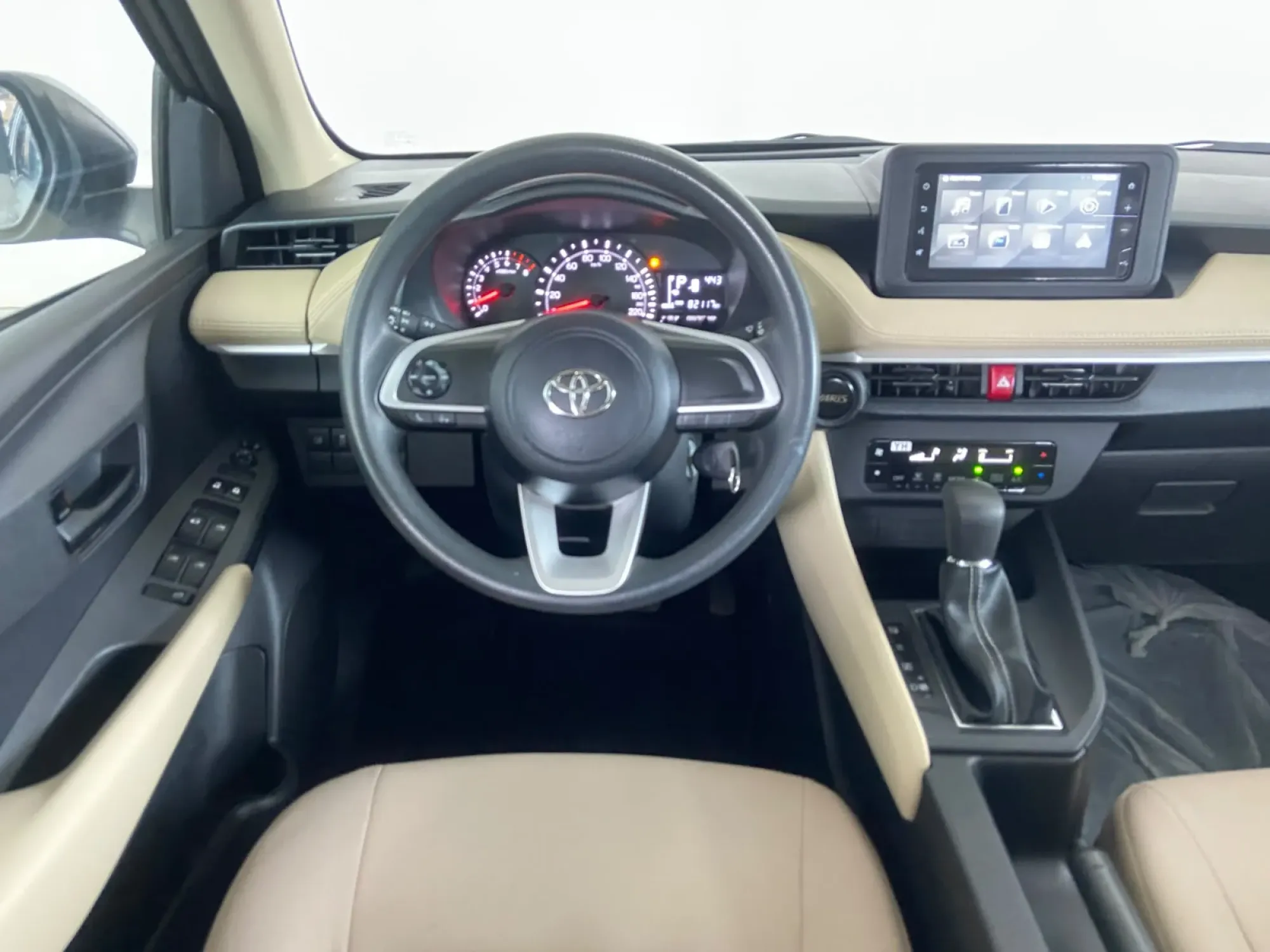 Toyota Yaris Y 2023