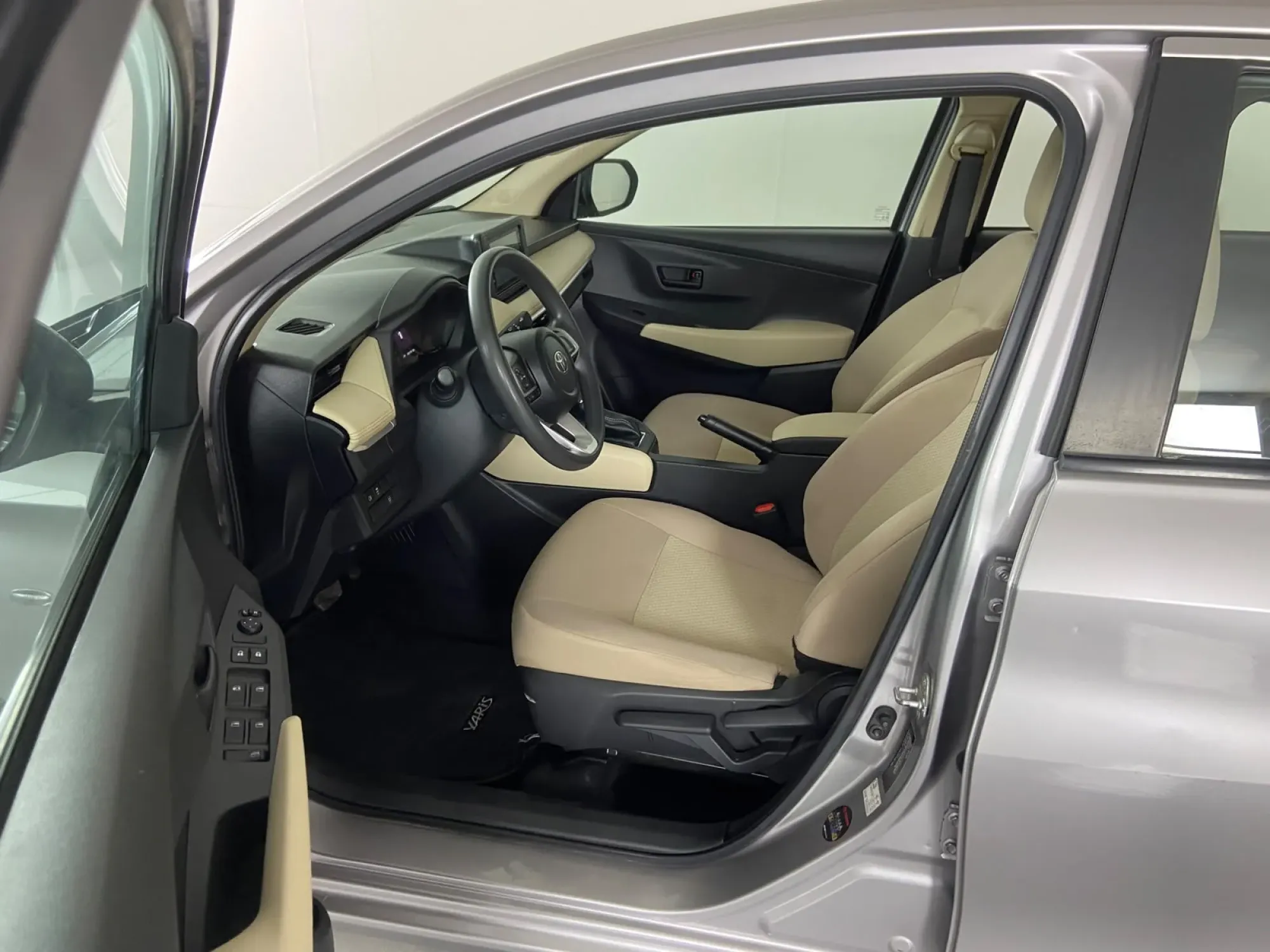 Toyota Yaris Y 2023