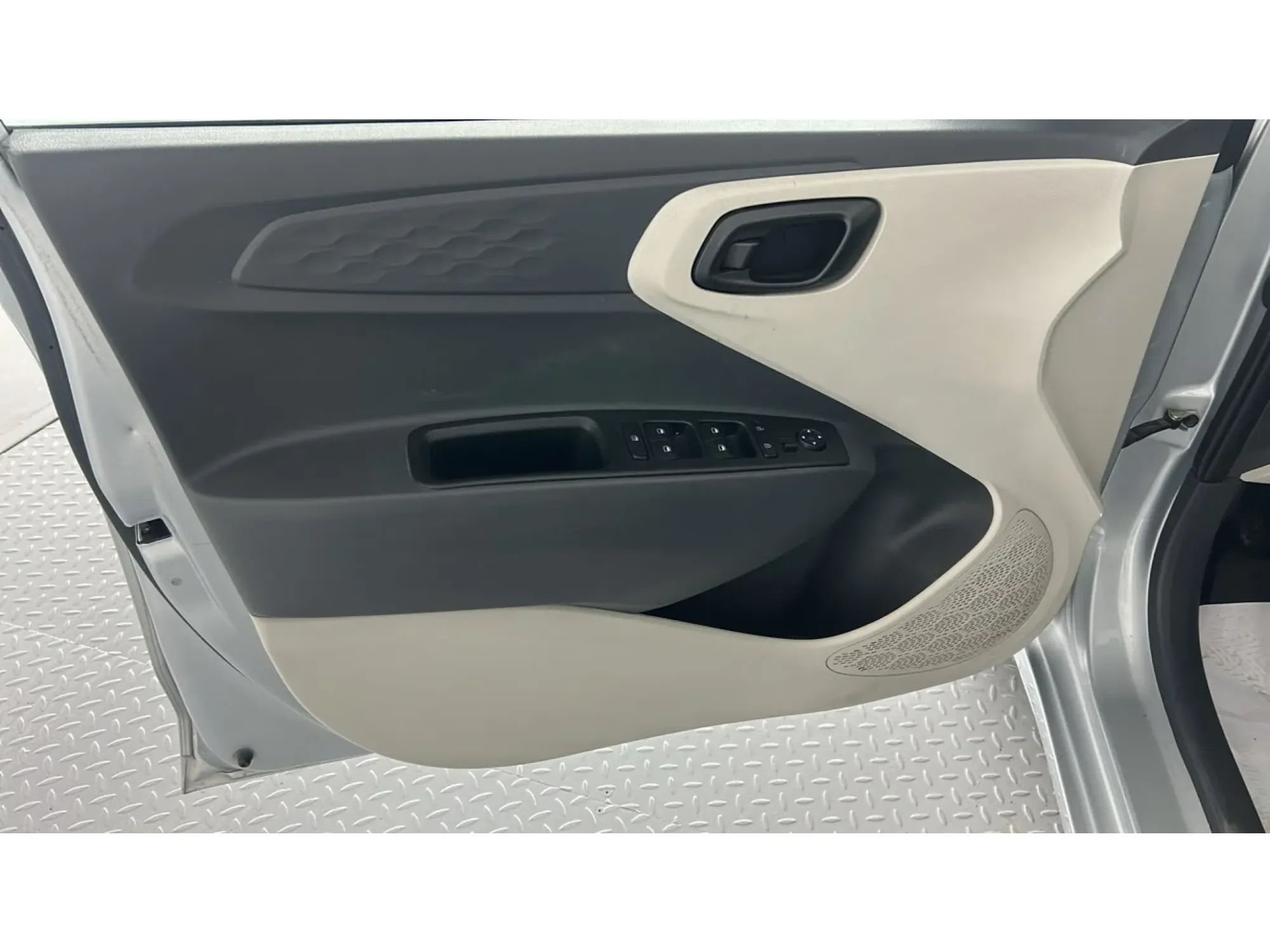 Hyundai GRAND i10 STD 2023