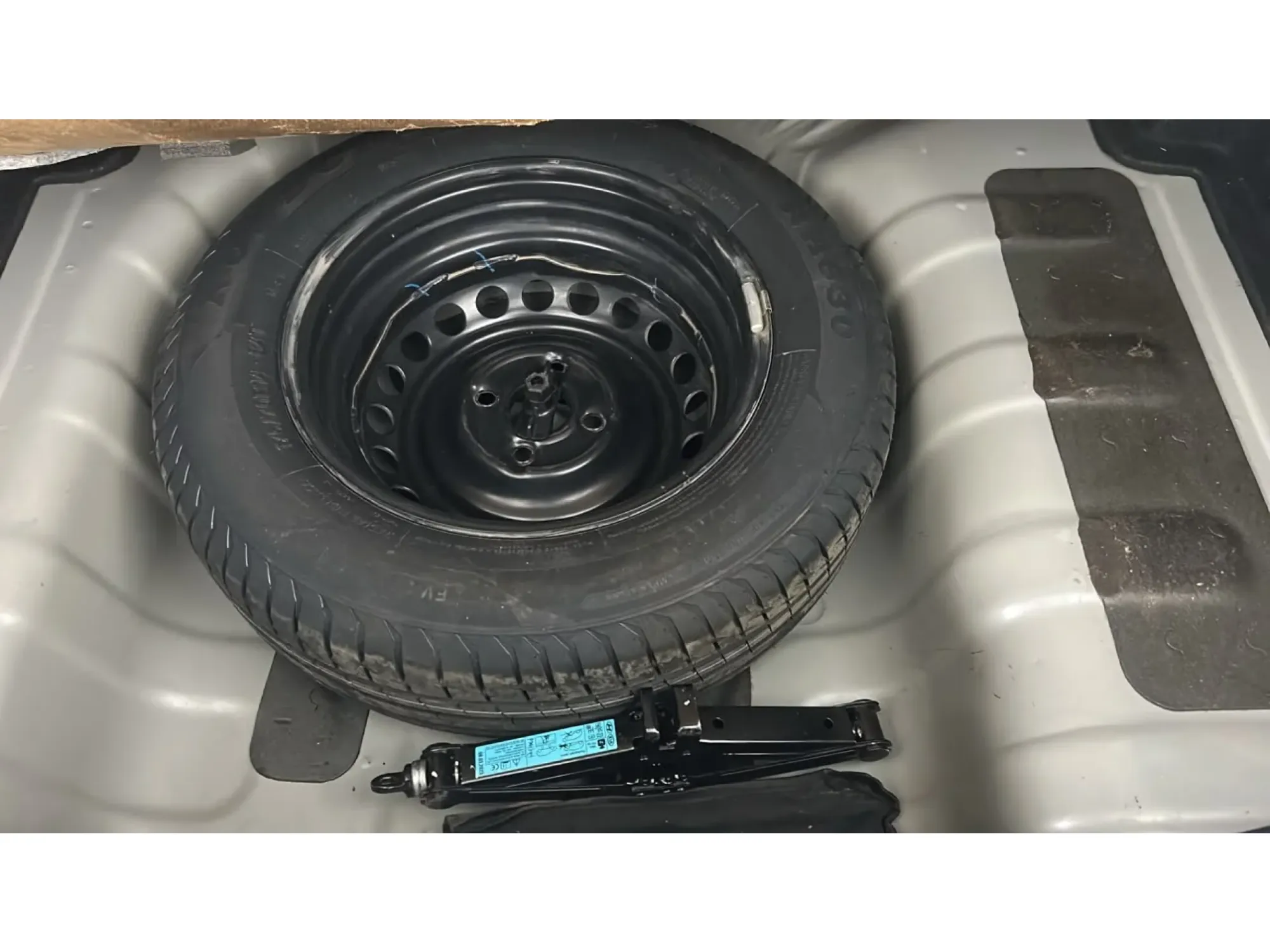 Hyundai GRAND i10 STD 2023