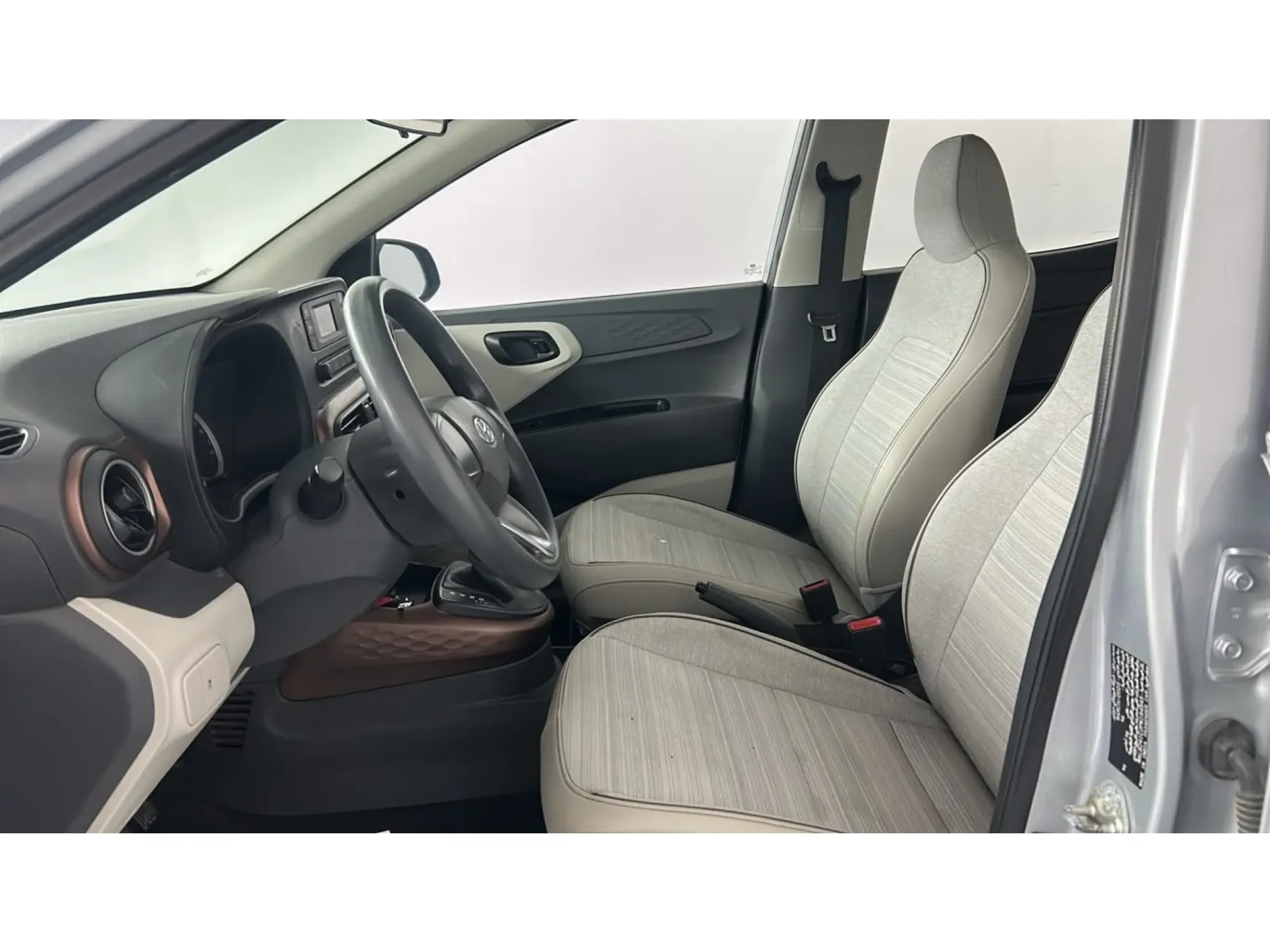 Hyundai GRAND i10 STD 2023