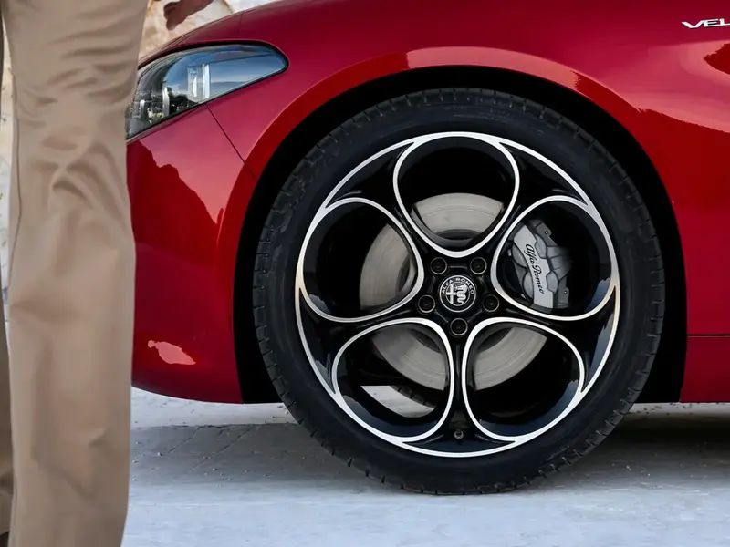 Alfa Romeo GIULIA Veloce 2025 6