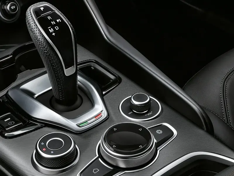 Alfa Romeo GIULIA Veloce 2025 8