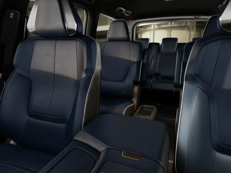انفينيتي QX80 captain charis 2026 4