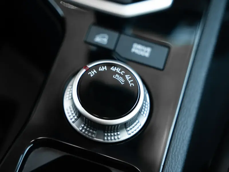 ميتسوبيشي L200 SPORTERO Black Edition 2026 10