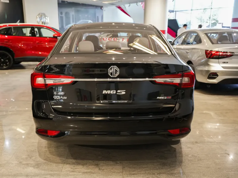 ام جي 5 1.5L STD 2025 4