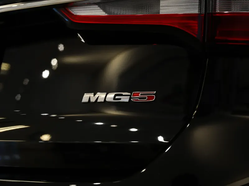 ام جي 5 1.5L STD 2025 5