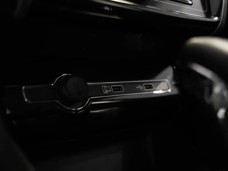 ام جي 5 1.5L STD 2025 10