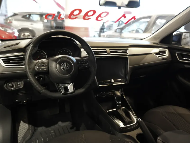ام جي 5 1.5L STD 2025 6