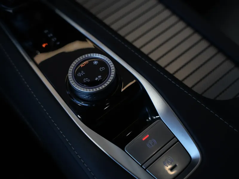 MG RX9 Luxury 2025 9