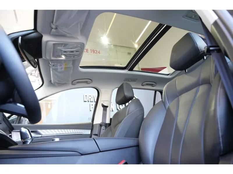 MG RX9 Luxury 2025 12
