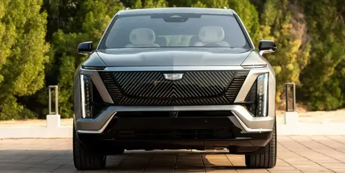 كاديلاك VISTIQ: أول SUV كهربائية فاخرة بثلاثة صفوف من كاديلاك