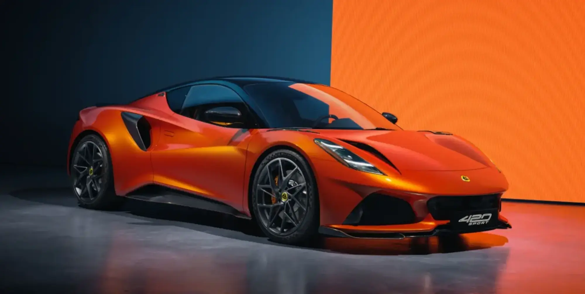 ما الذي يميز 420 Sport أقوى وأخف نسخة من طراز لوتس إيميرا؟ 