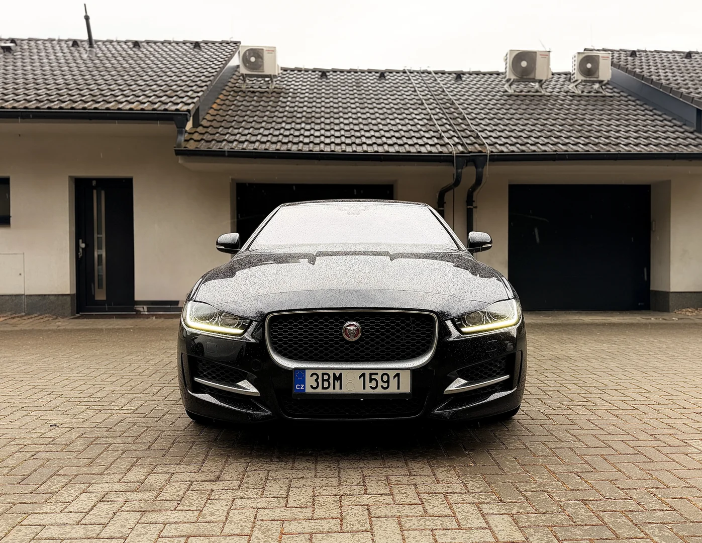 Jaguar XE 2016 - Váš Volant