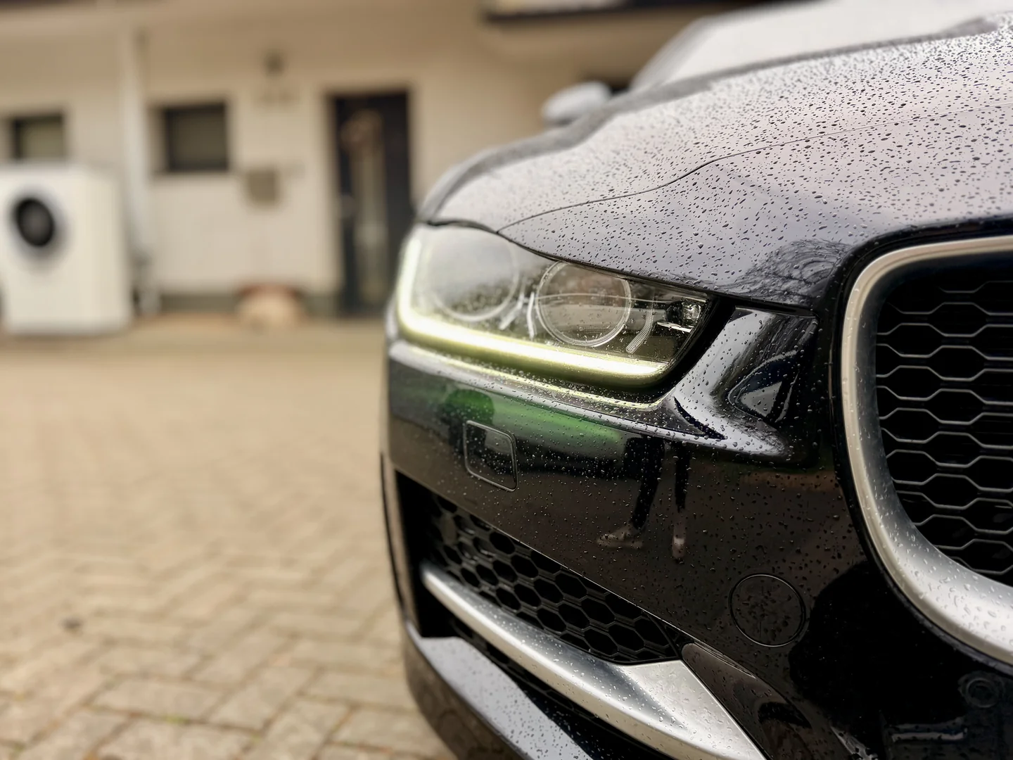 Jaguar XE 2016 - Váš Volant