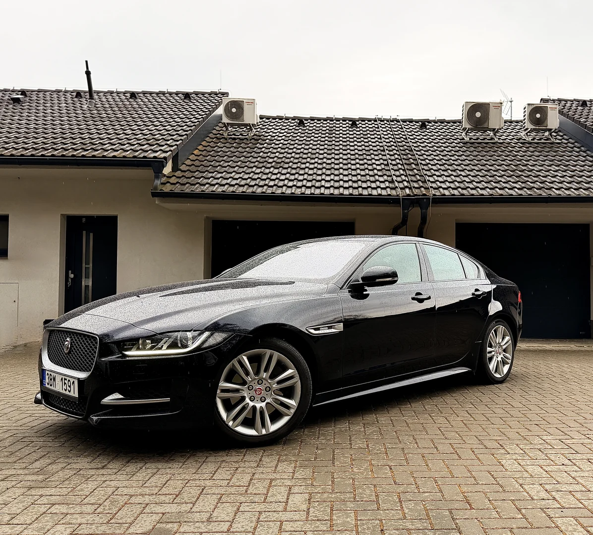 Jaguar XE 2016 - Váš Volant