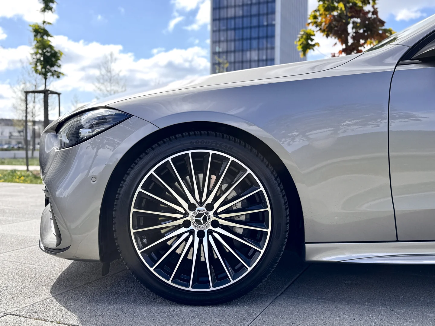 Mercedes-Benz C300 2023 - Váš Volant