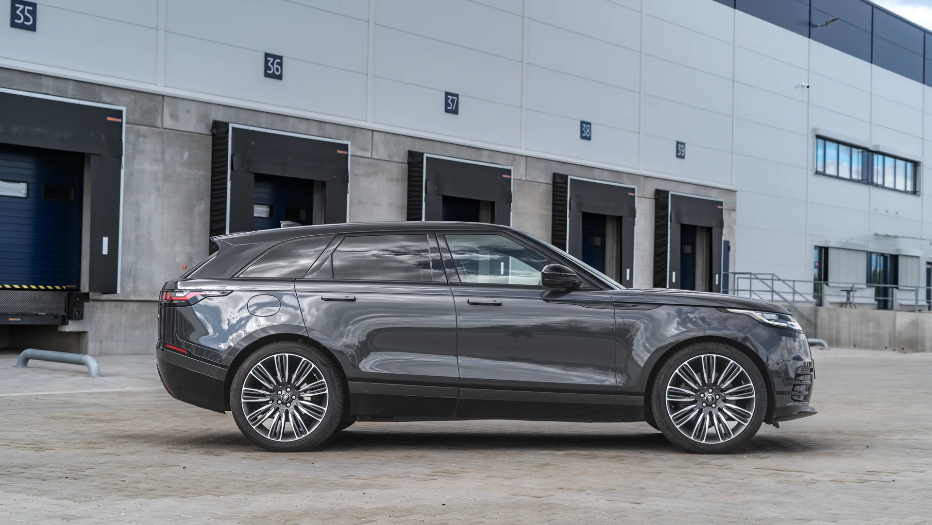 Land Rover Velar 2022 - Váš Volant