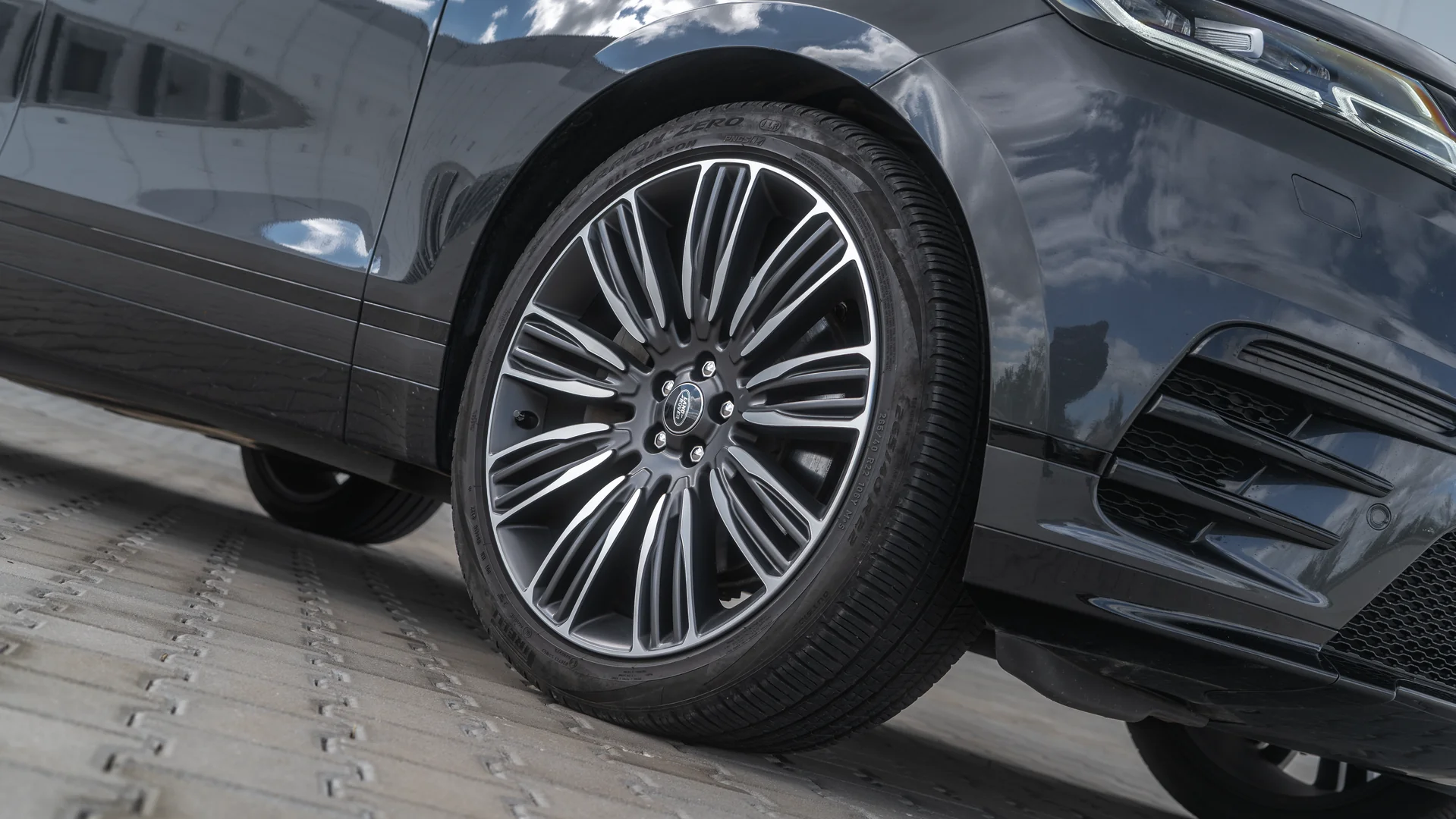 Land Rover Velar 2022 - Váš Volant