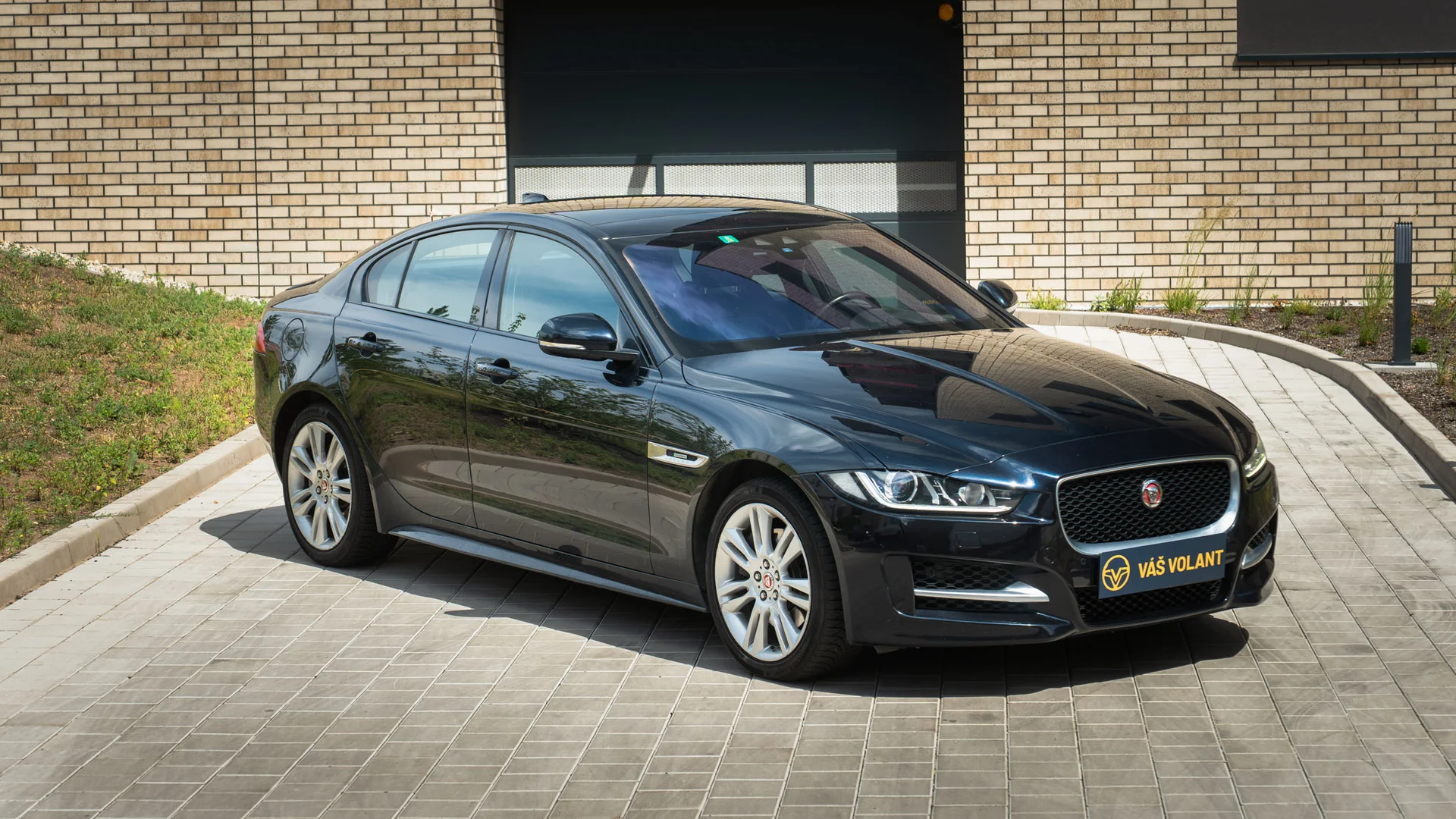 Jaguar XE 2016 - Váš Volant