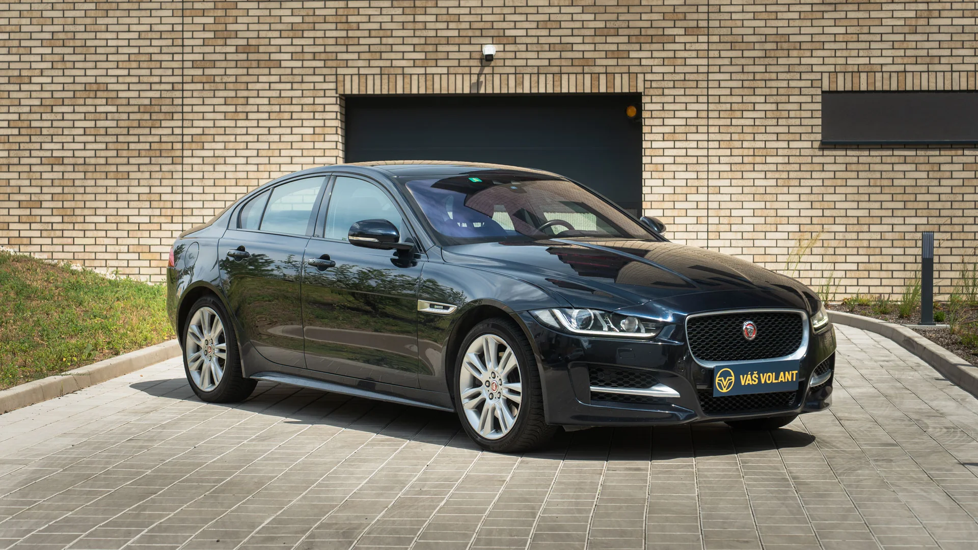 Jaguar XE 2016 - Váš Volant