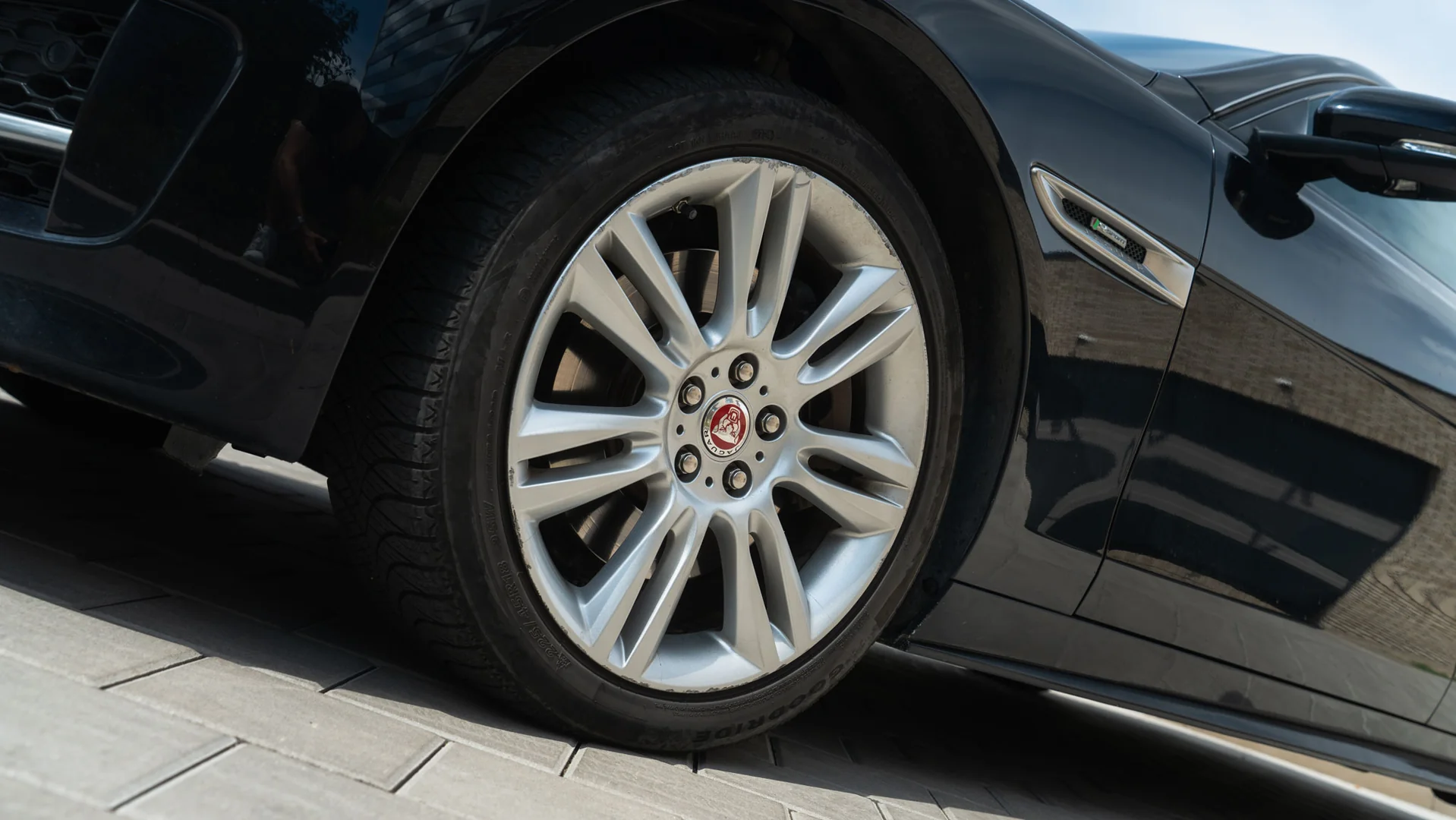 Jaguar XE 2016 - Váš Volant