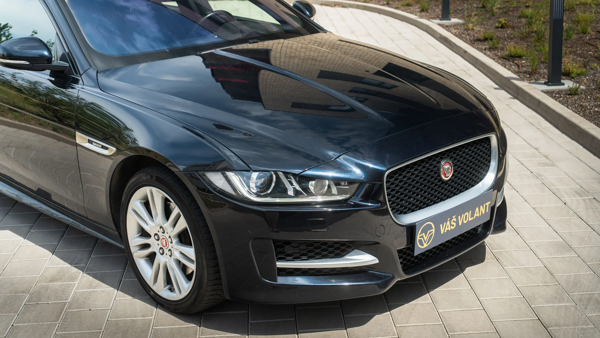 Jaguar XE 2016 - Váš Volant