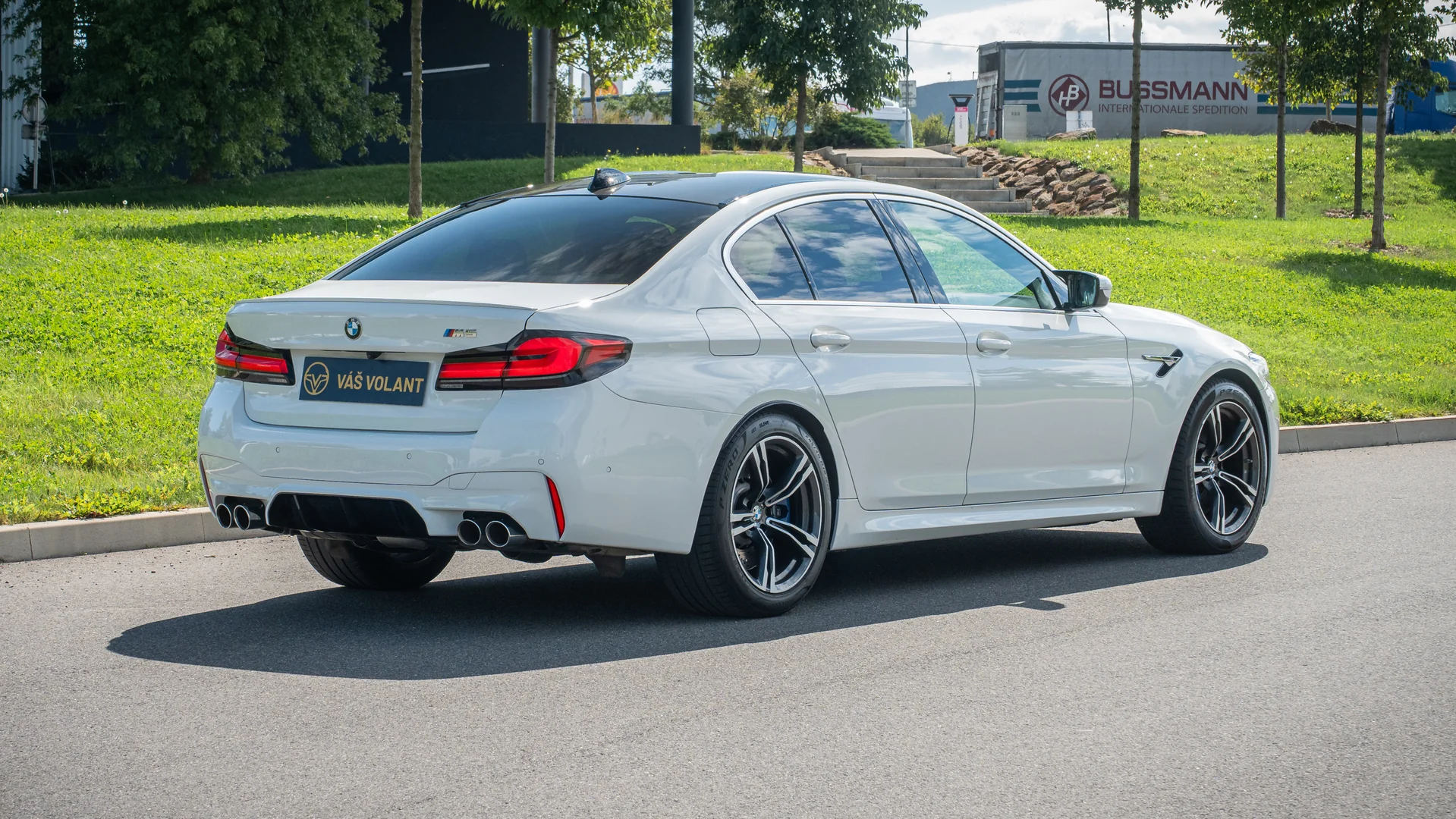 BMW M5 2022 - Váš Volant