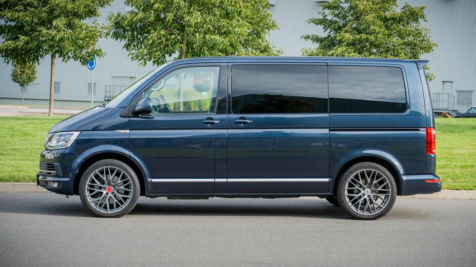 Volkswagen Multivan T6 2017 - Váš Volant