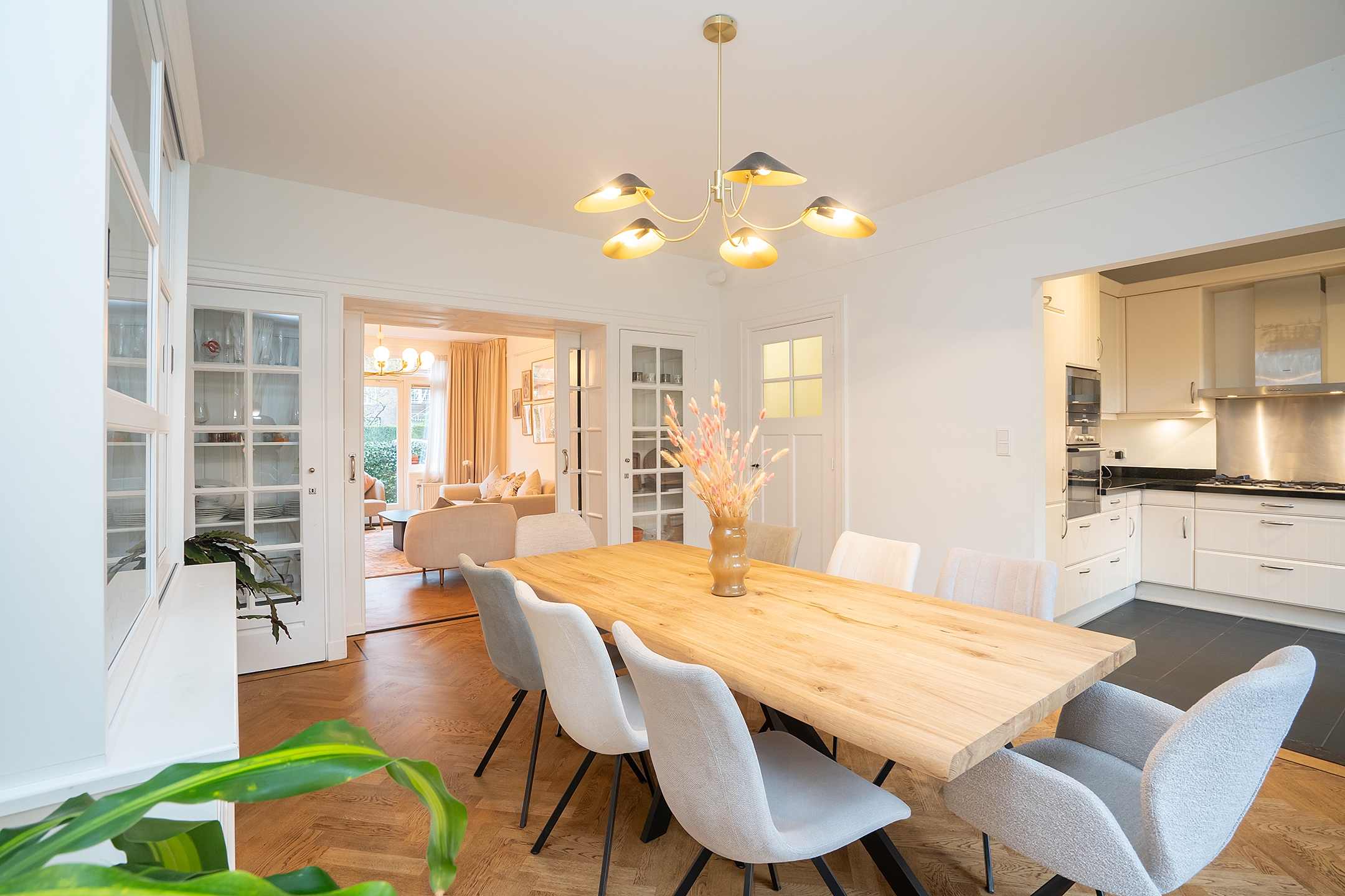 6 bedrooms tussenwoning Surface Area: 183m2