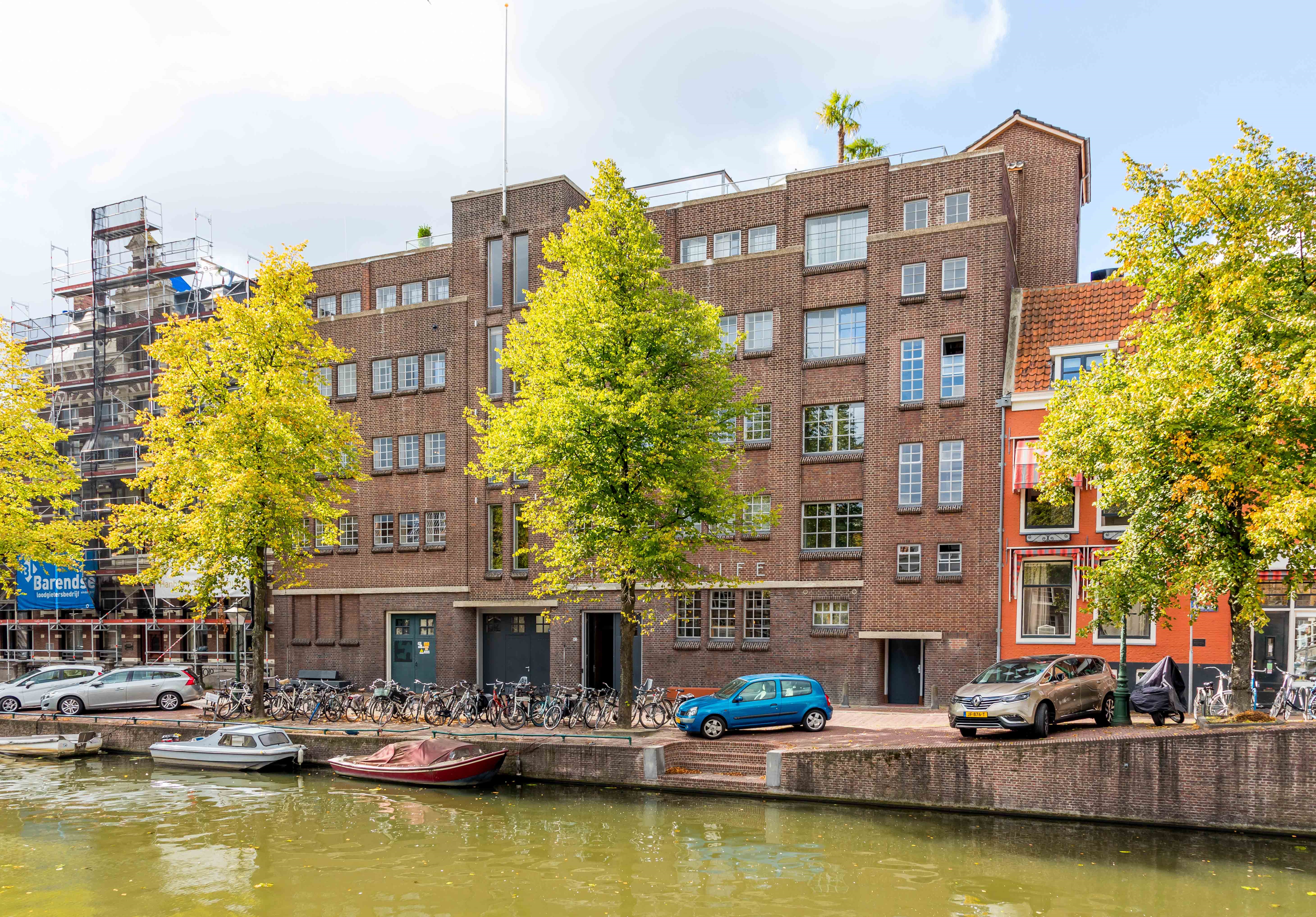 2 bedrooms Surface Area: 185m2